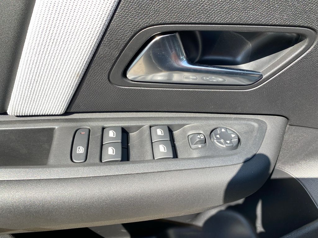 Fahrzeugabbildung Citroën e-C4 156 MAX *360°-Kamera*