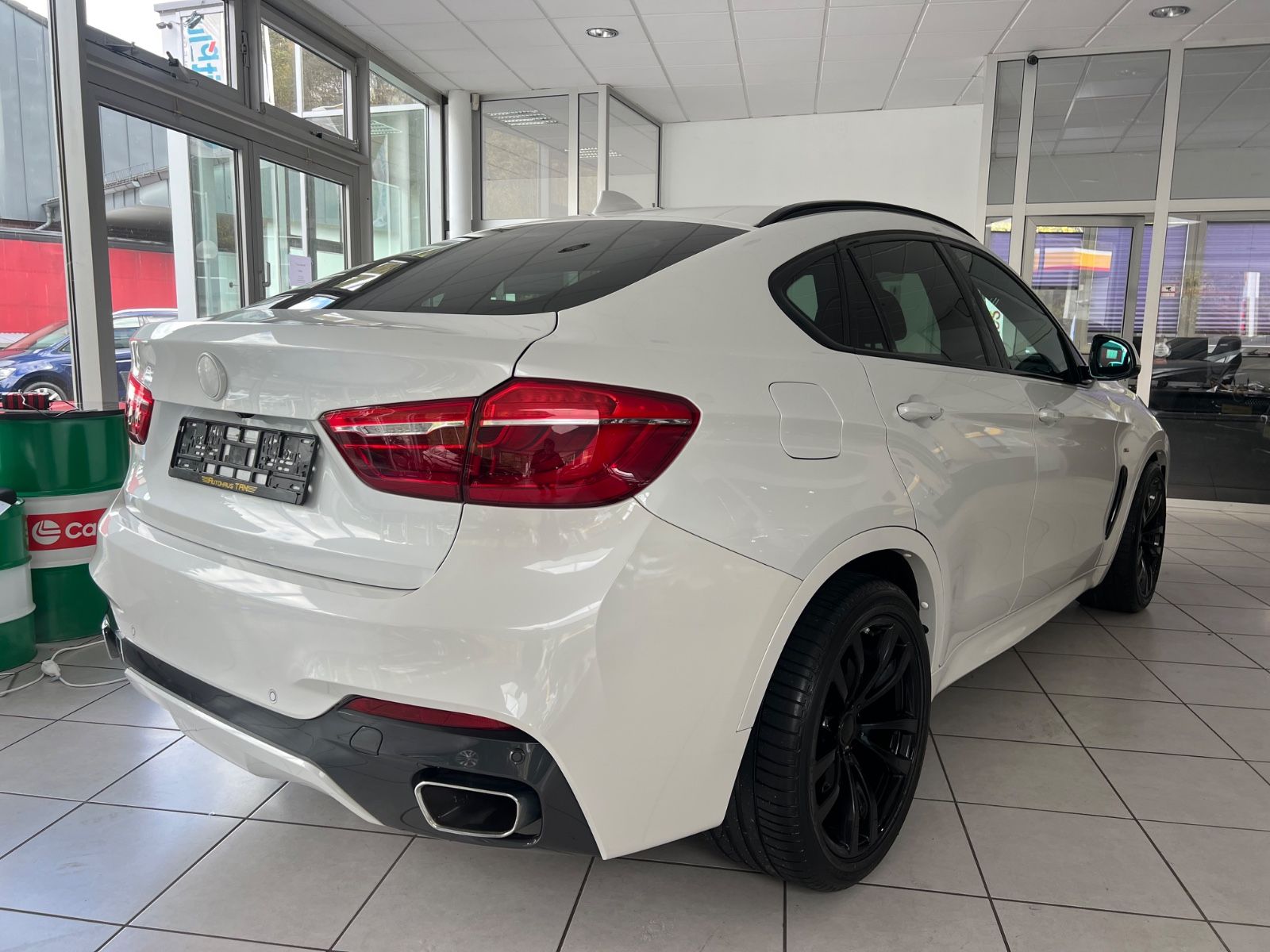 Fahrzeugabbildung BMW X6 xDrive 30 d M sport Paket *MINERALWEISS*