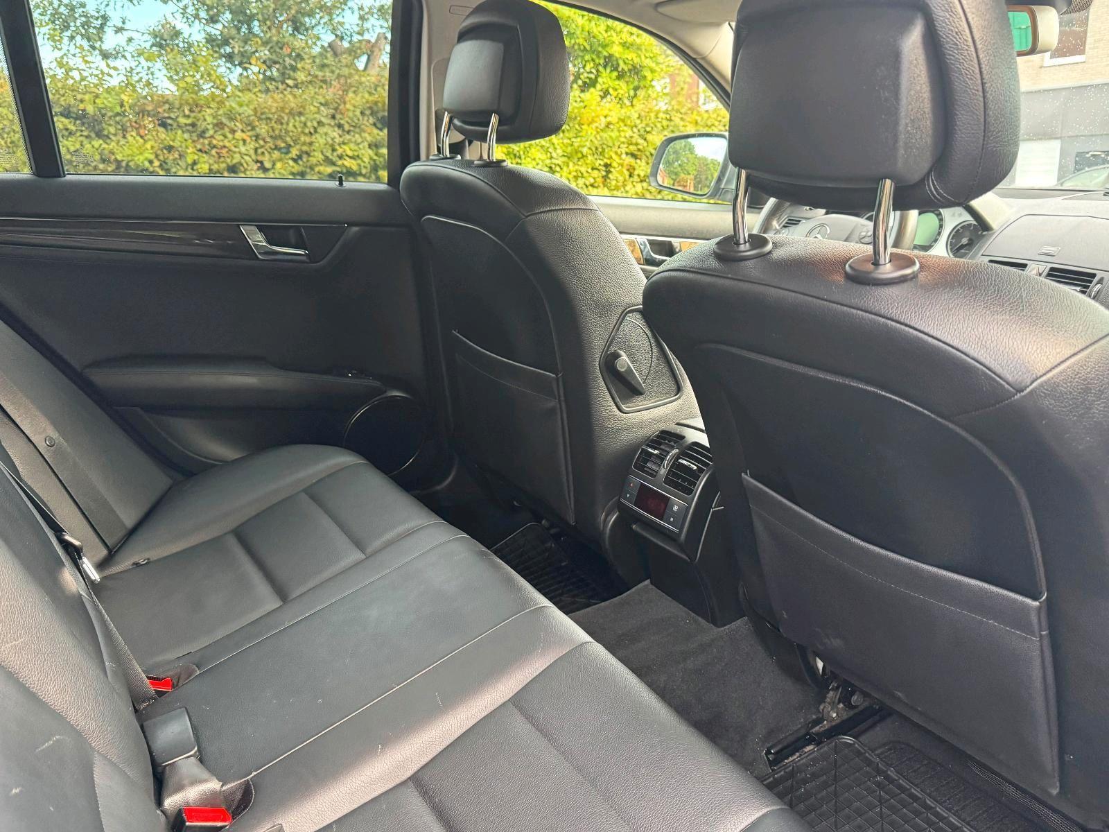 Mercedes-Benz 320 2008 — photo 14