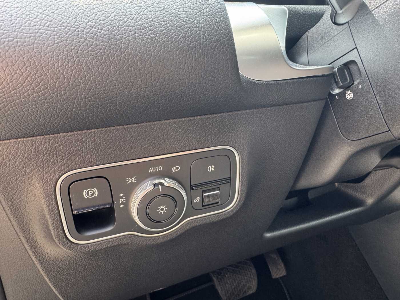 Fahrzeugabbildung Mercedes-Benz GLB 180 Progressive+AHK+RKamera+LED+ IHC+DAB