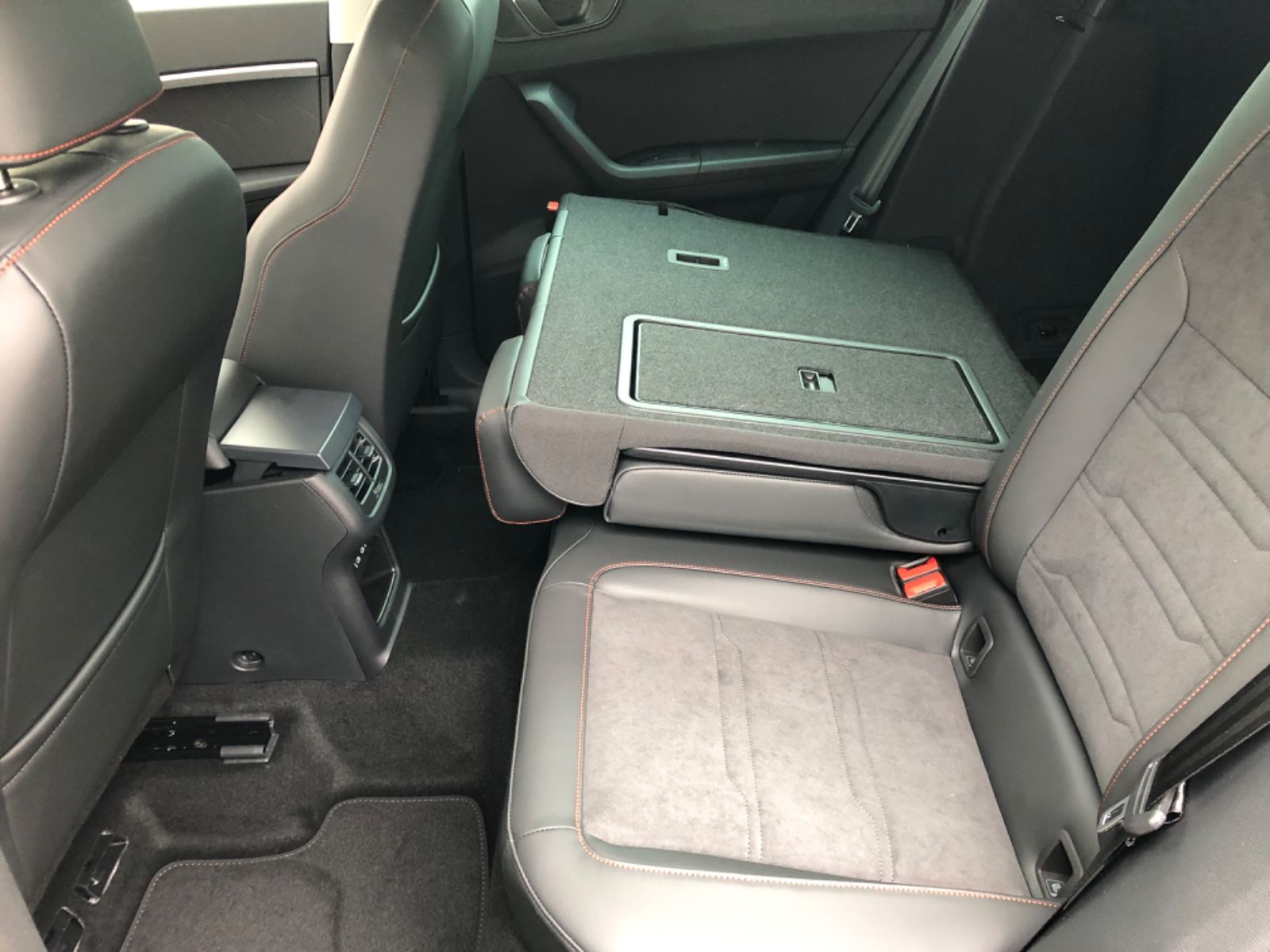 Fahrzeugabbildung SEAT Ateca 1.5 TSI FR DSG *Front Assist *AHZV-Vorb.