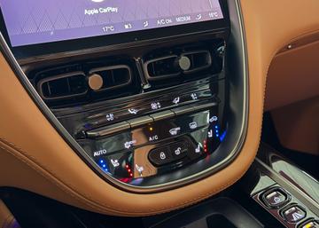 صورة مصغرة 24 لـ 2023 Aston Martin DBX