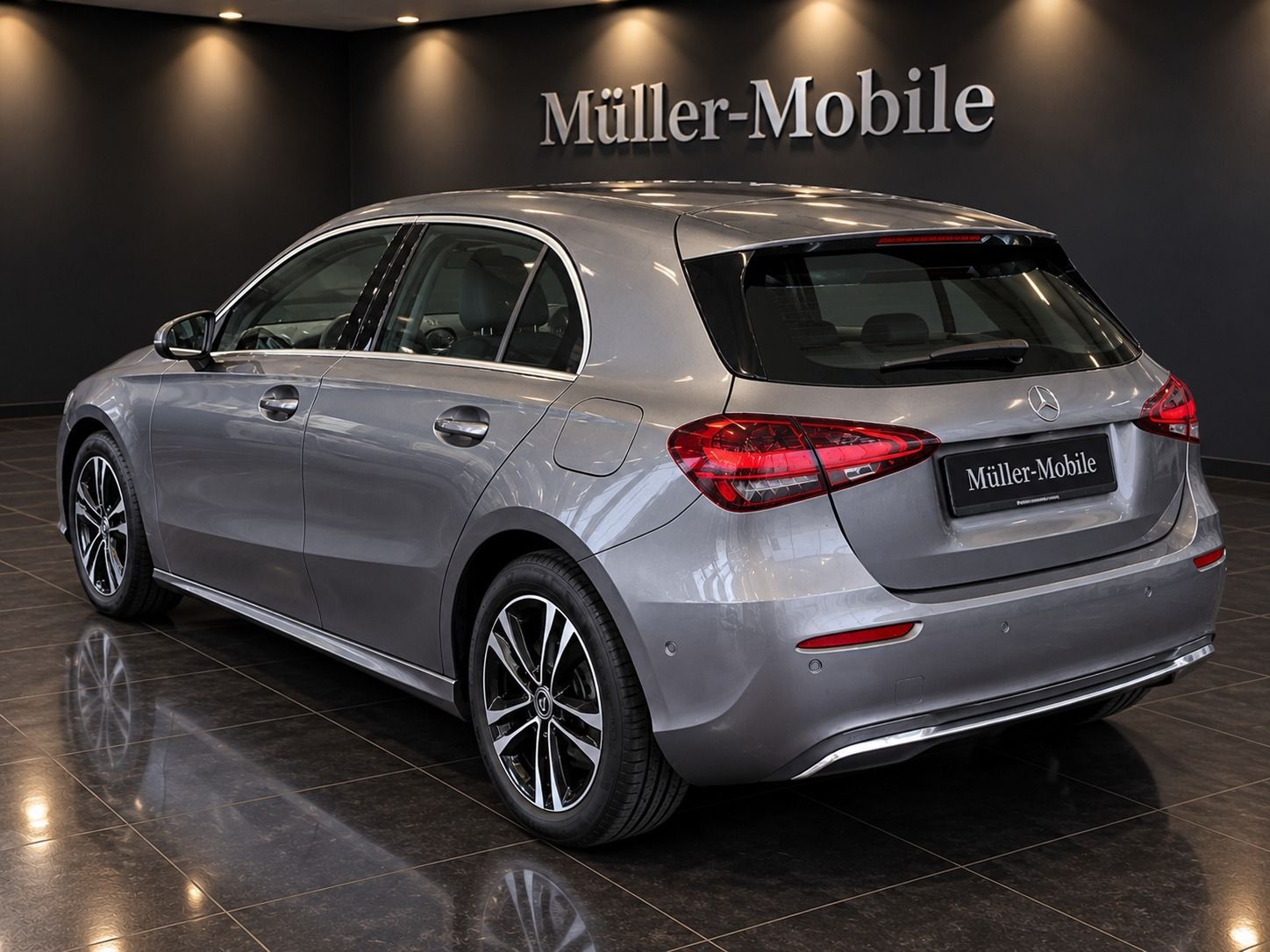Fahrzeugabbildung Mercedes-Benz A 180 7G-DCT PANORAMA MBUX KAMERA WINTER KEYLESS