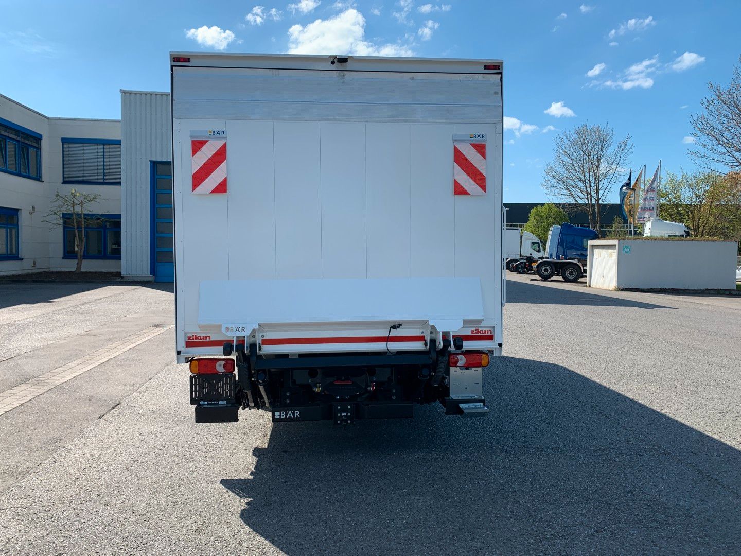 Fahrzeugabbildung DAF FA XB 260 12t Swing-Board-Aufbau
