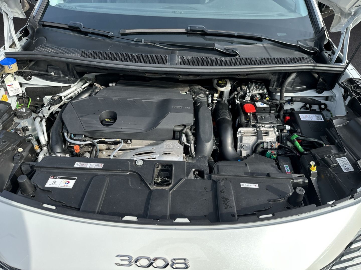 Fahrzeugabbildung Peugeot 3008 Hybrid 225 Allure Navi Digitales Cockpit LE