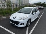 Peugeot 207 Premium 95 VTi - Scheckheftgeplegt - - Peugeot 207 mit Benzin-Antrieb: Weiß