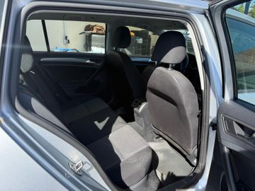 Volkswagen Golf - 11
