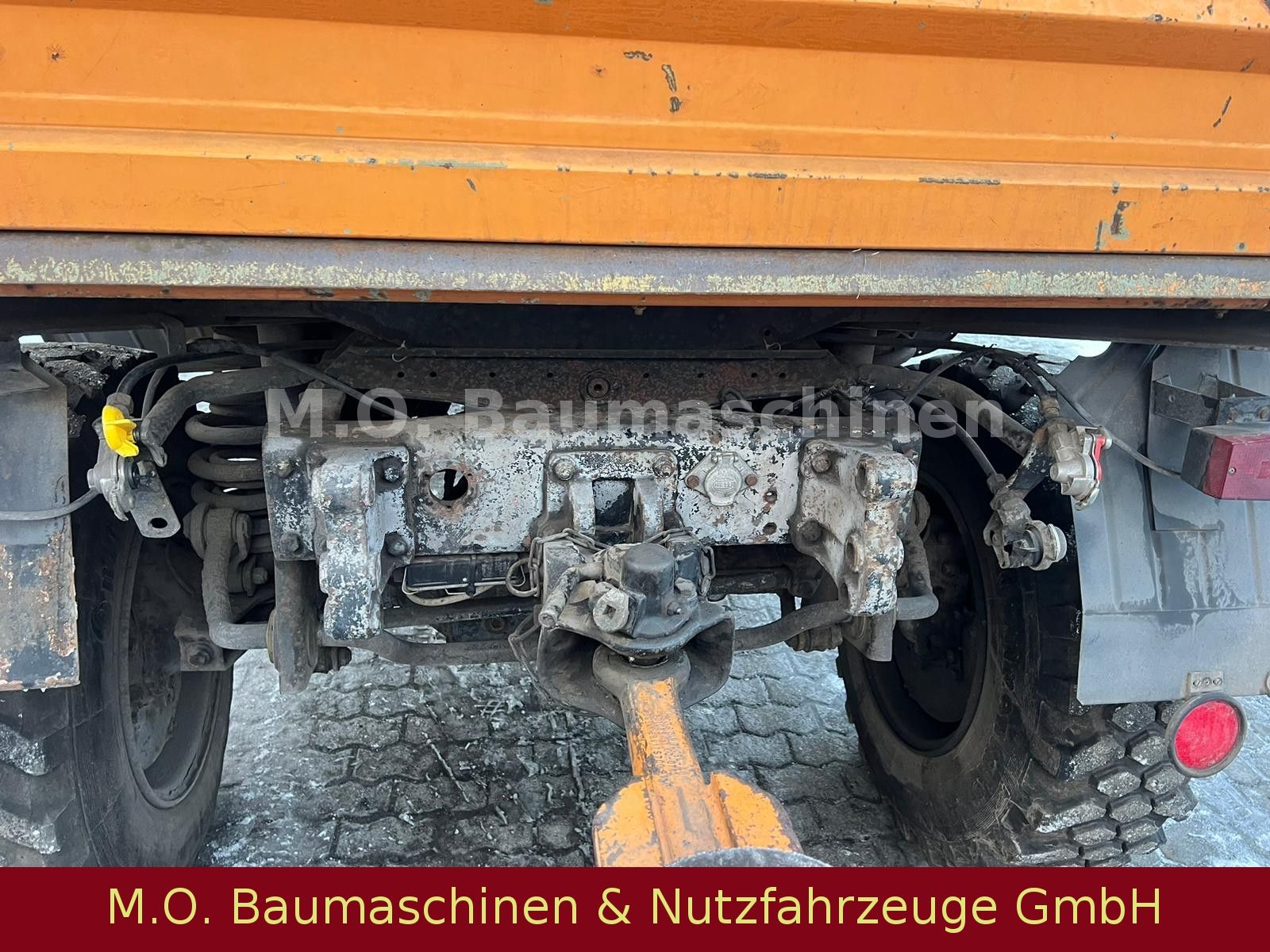 Fahrzeugabbildung Unimog U 1000/ 424