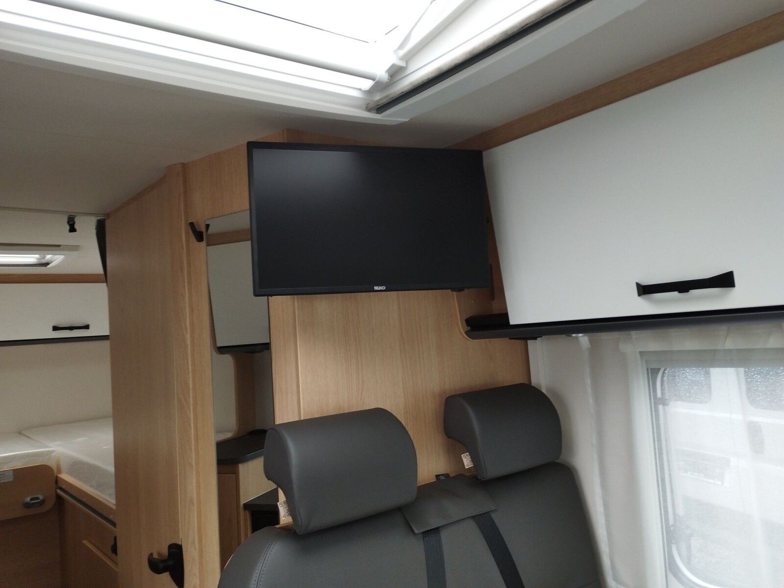 Fahrzeugabbildung Sunlight Adventure V 66 Automatik, Dörr Edition, TV