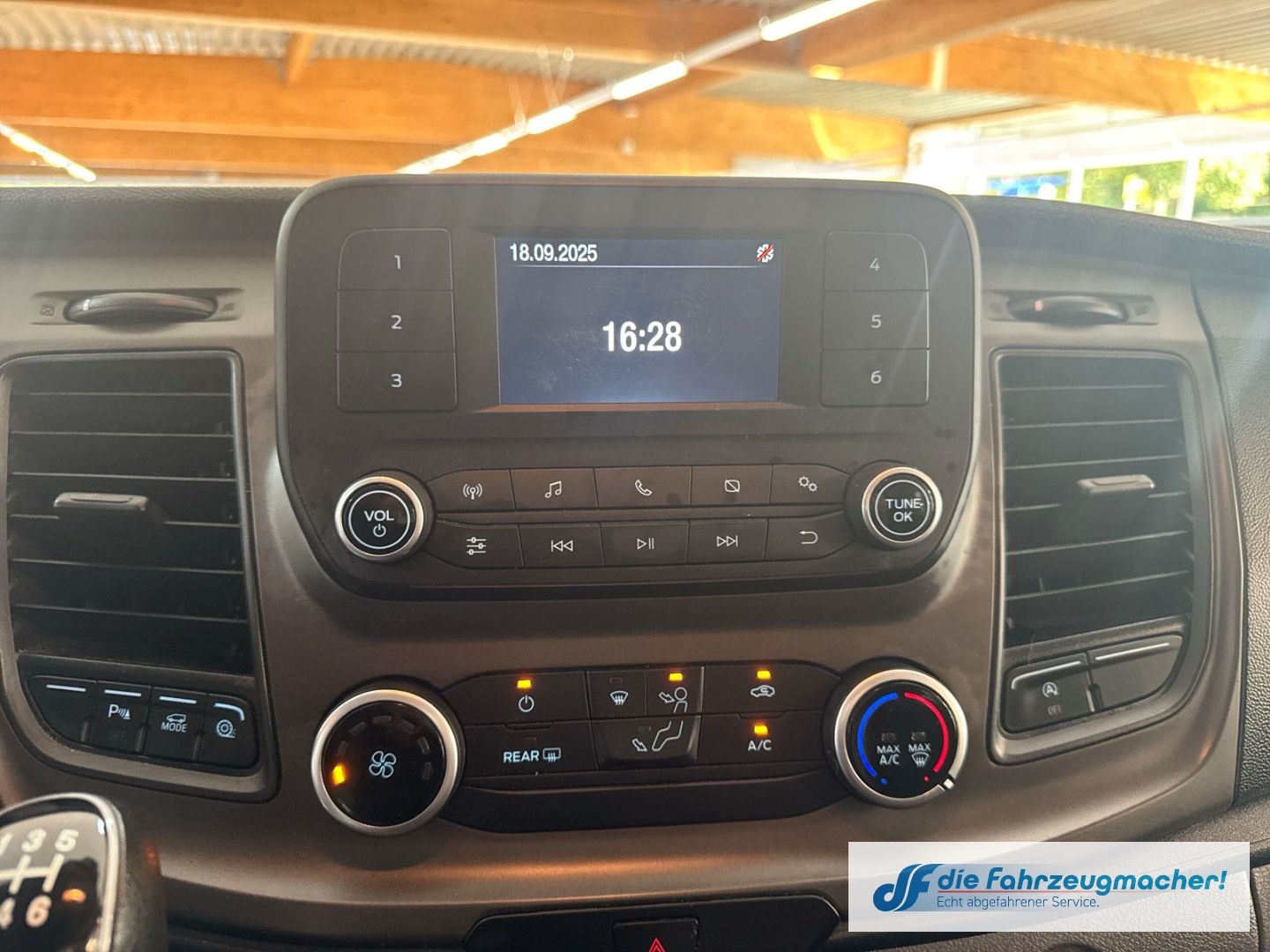 Fahrzeugabbildung Ford Transit Custom Tourneo 320 L2 Trend 2.0 TDCi  Dy
