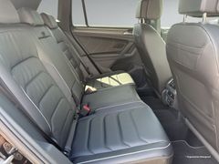 VW Tiguan 2.0 TDI R-Line 4M Matrix Sthzg Black 20'' VW Tiguan 2.0 TDI R-Line 4M Matrix Sthzg Black 20''