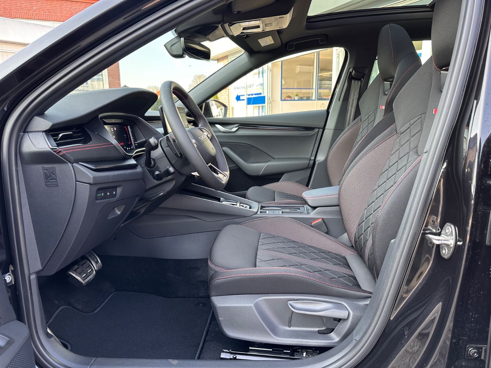 Fahrzeugabbildung SKODA Octavia Combi RS 2.0 TSI Matrix/Pano/Navi/ACC