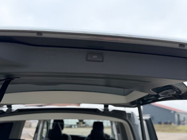 Volkswagen T6.1/MULTI/DSG/4MOTION/2xEL.SCHTÜ/AHK/ACC/1.HAN