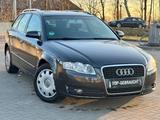 Audi A4 Avant 1.6+KLIMA+PDC+SITZHEIZUNG+AHK+TÜV NEU+ - Audi A4 mit Benzin-Antrieb: Kombi, Klimaautomatik, 1.6