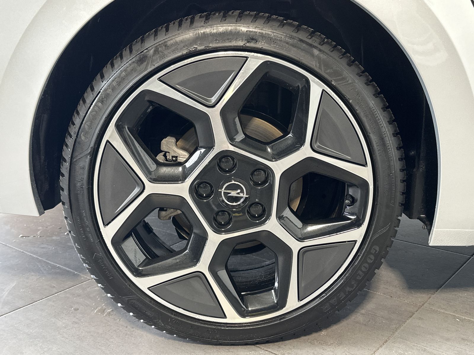 Fahrzeugabbildung Opel Astra SpT 1.5D Aut. GS-Line NAV+LED+ACC+HUD+PANO