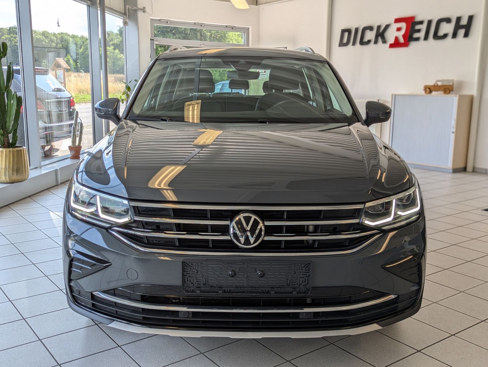 VW Tiguan 2.0 TDI DSG Elegance HUD Assist-Plus StHz - Image 2