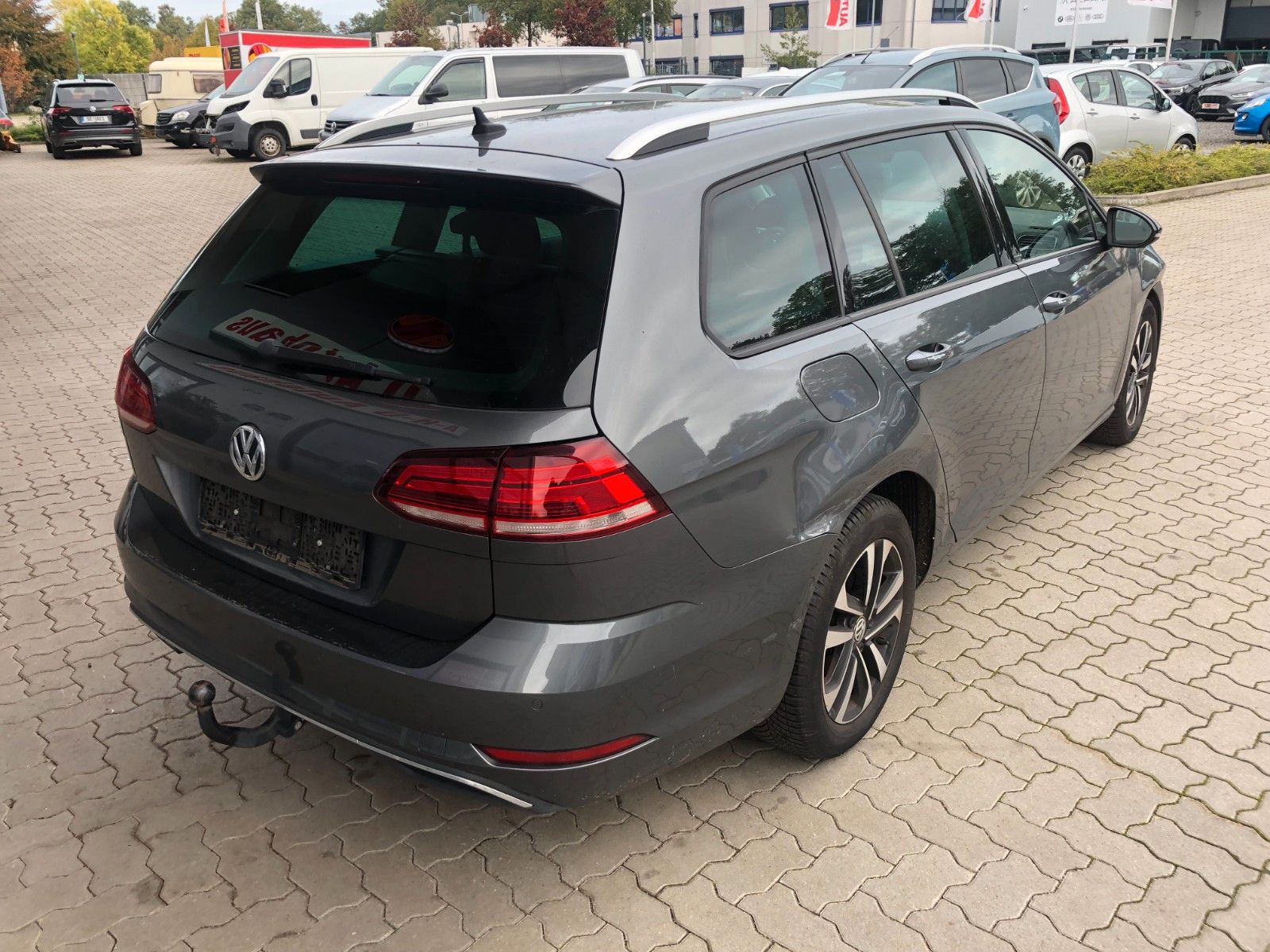Fahrzeugabbildung Volkswagen Golf VII Variant IQ.DRIVE Seitenschaden