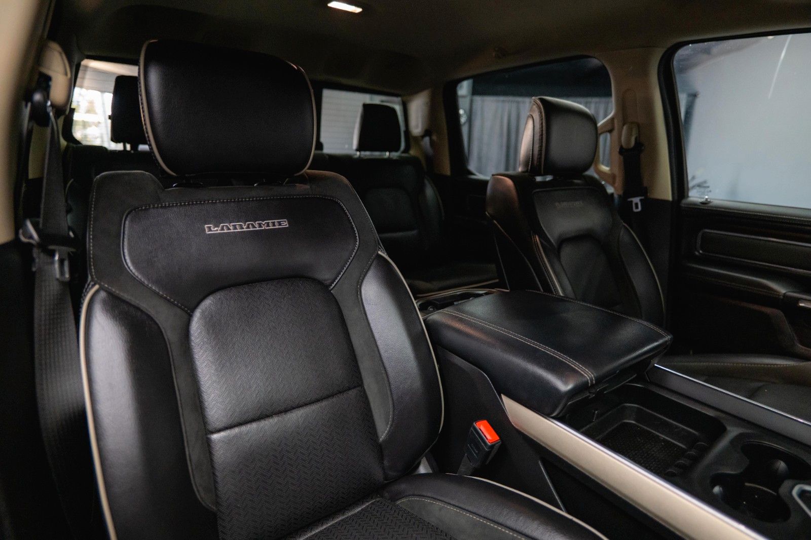 Fahrzeugabbildung Dodge RAM 5.7 V8 HEMI 4x4 NIGHT-Paket LARAMIE 22 Zoll