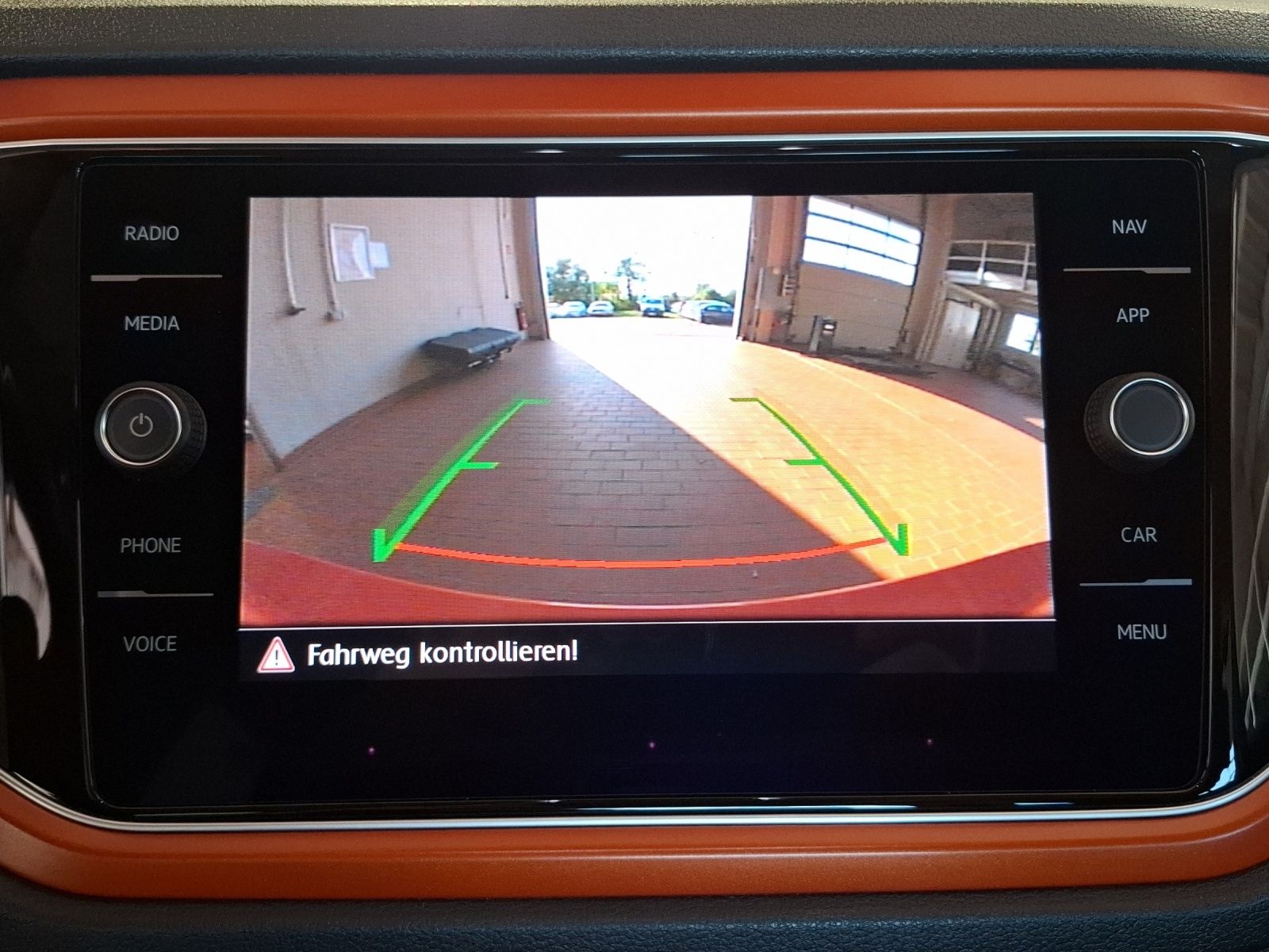 Fahrzeugabbildung Volkswagen T-Roc TDI Style 4M LED Navi AHK ACC SH