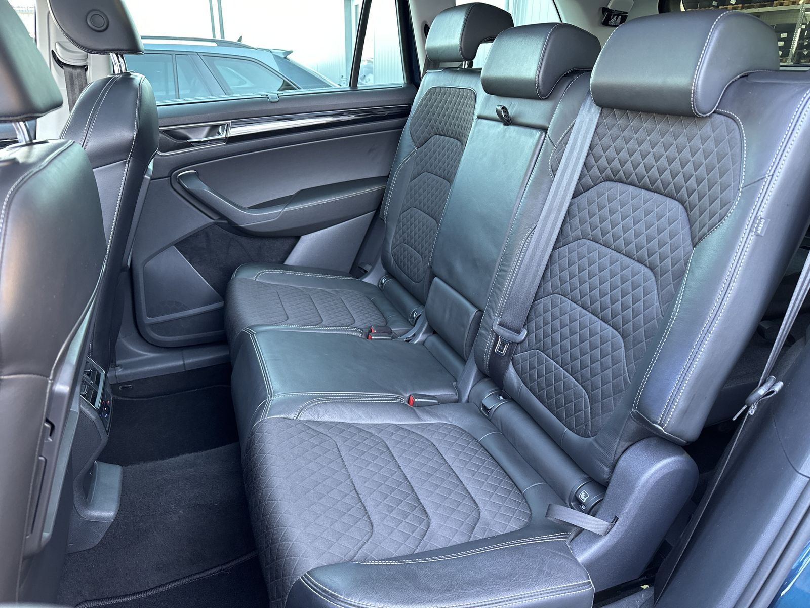 Fahrzeugabbildung SKODA Kodiaq 2.0 TSI DSG 4x4 7-Sitzer NAV+LED+PANO+VC