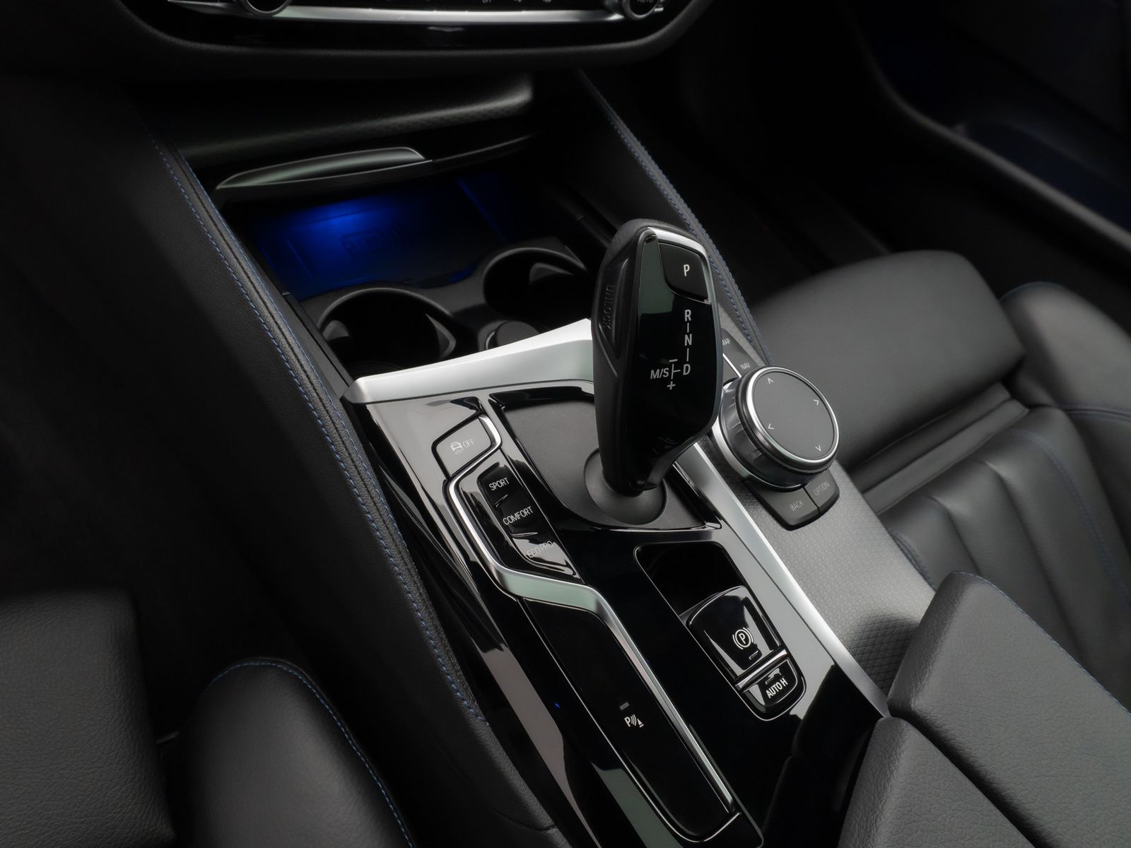 Fahrzeugabbildung BMW 530d xD M Sport Panorama Kamera HUD HiFi Komfort