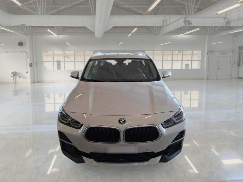 BMW X2 XDRIVE 25E BUSINESS X AUTOMATICO SUV imagem 2