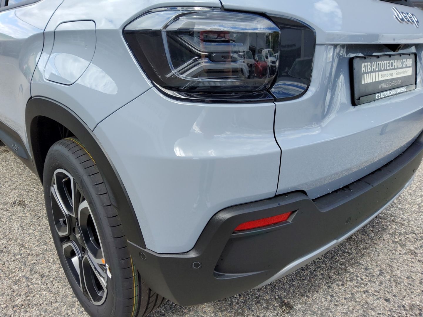 Fahrzeugabbildung Jeep Avenger Summit Sonderlack SHZ, 360°Sensoren, Key