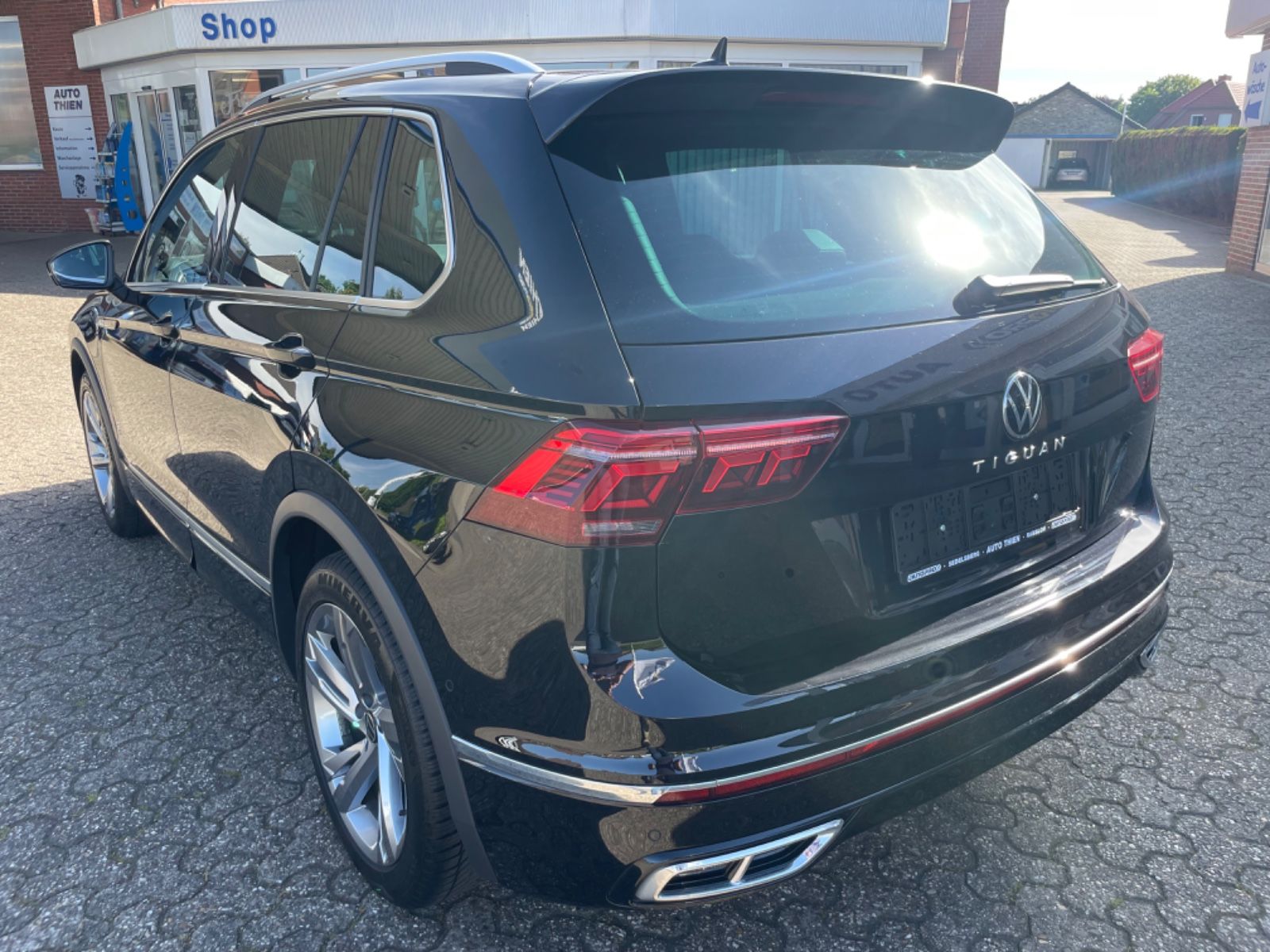 Fahrzeugabbildung Volkswagen Tiguan 1.5 TSI DSG R-Line IQ.Light/IQ.Drive/Navi