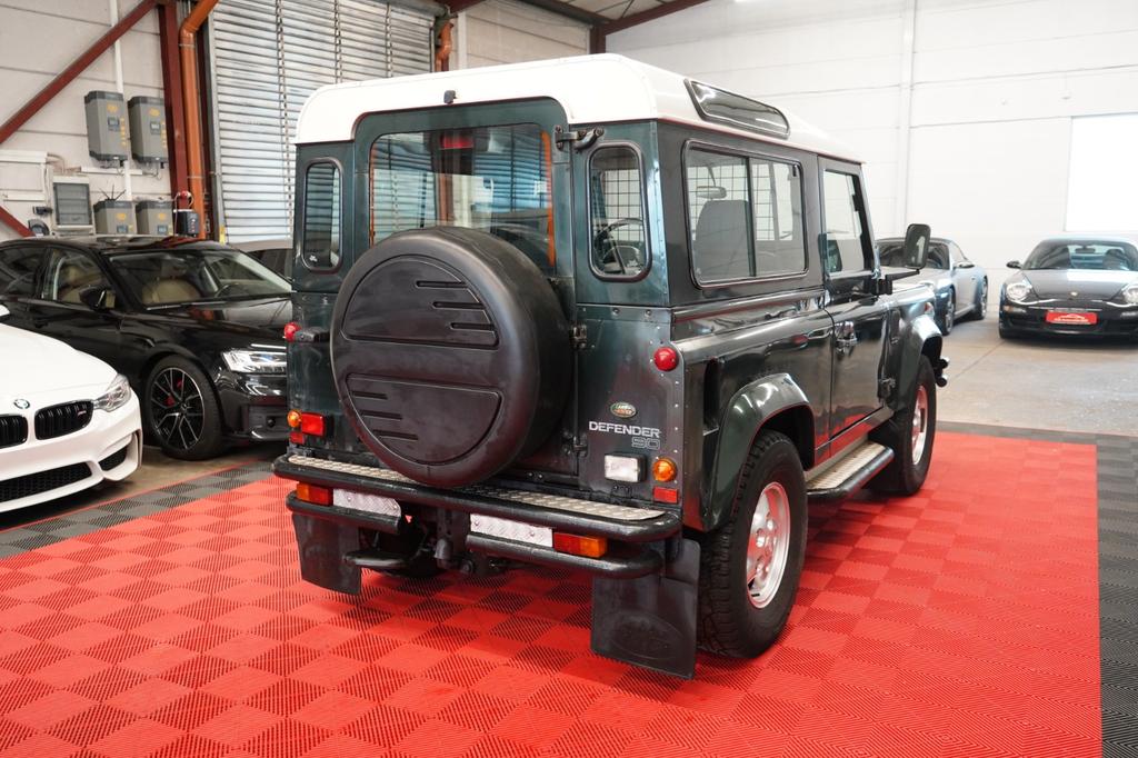 Land Rover Defender