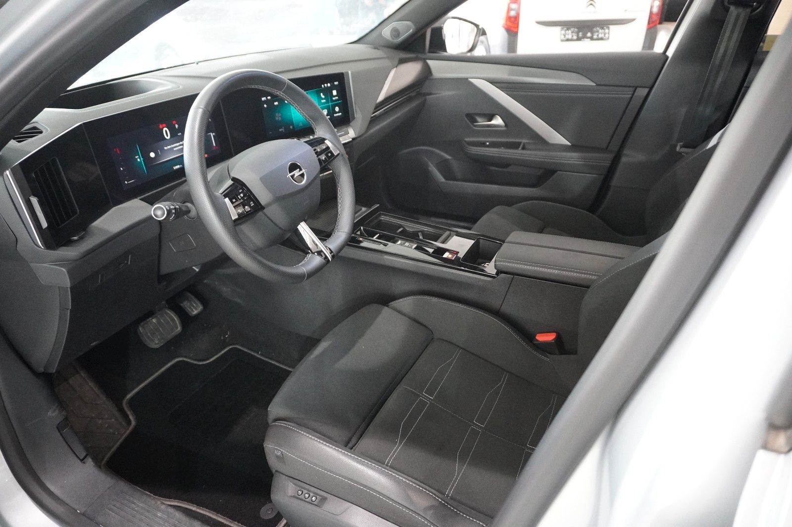 Fahrzeugabbildung Opel Astra L Lim. 1.2T GS LINE NAVI/LED/360°/PANO/HUD