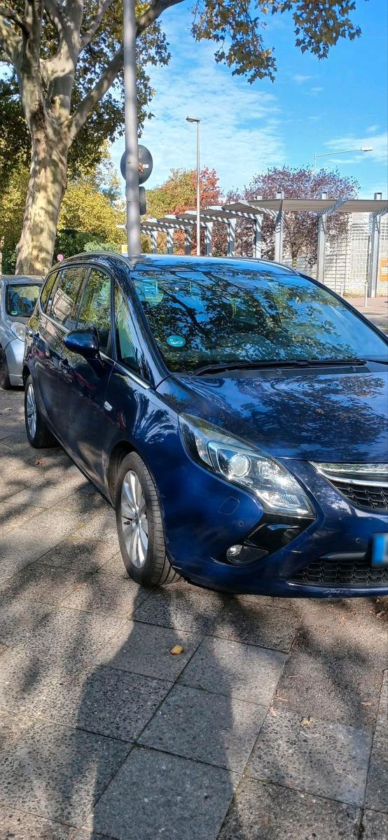 Opel Zafira 2012 — interior