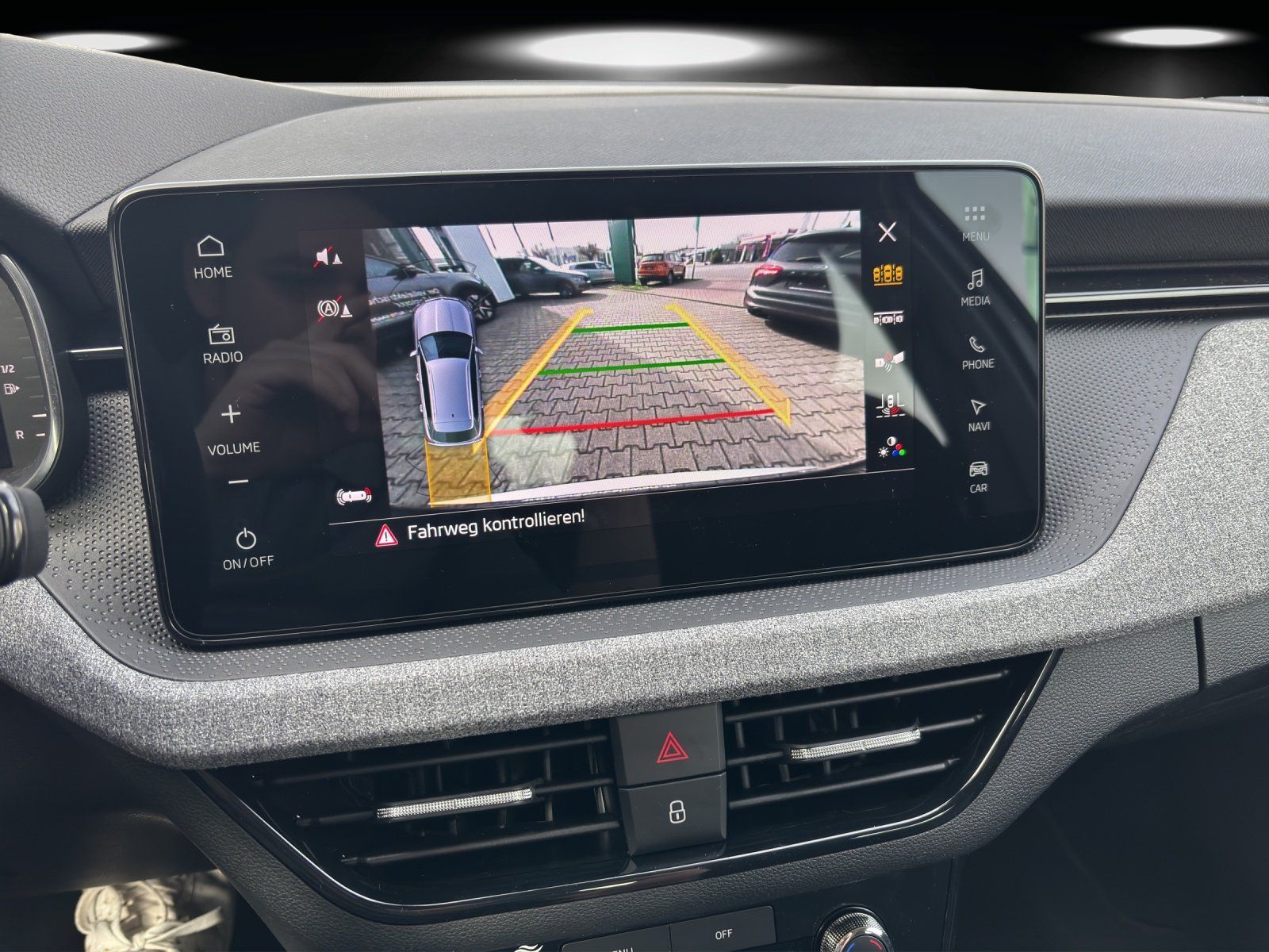 Fahrzeugabbildung SKODA Kamiq Tour 1,0 TSI 85 kW DSG