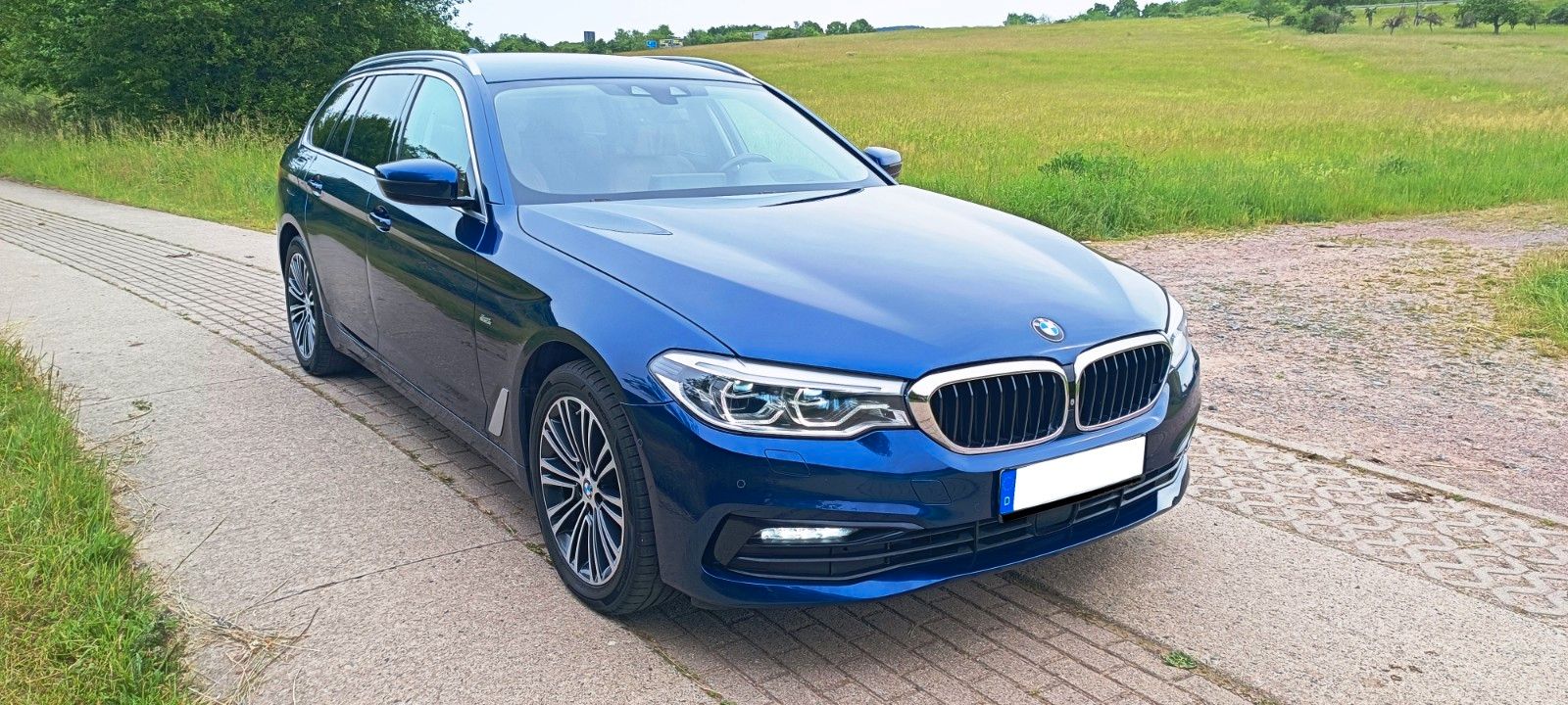 BMW 520d G31 xDrive TÜV NEU S-Heft fast Voll S-Heft