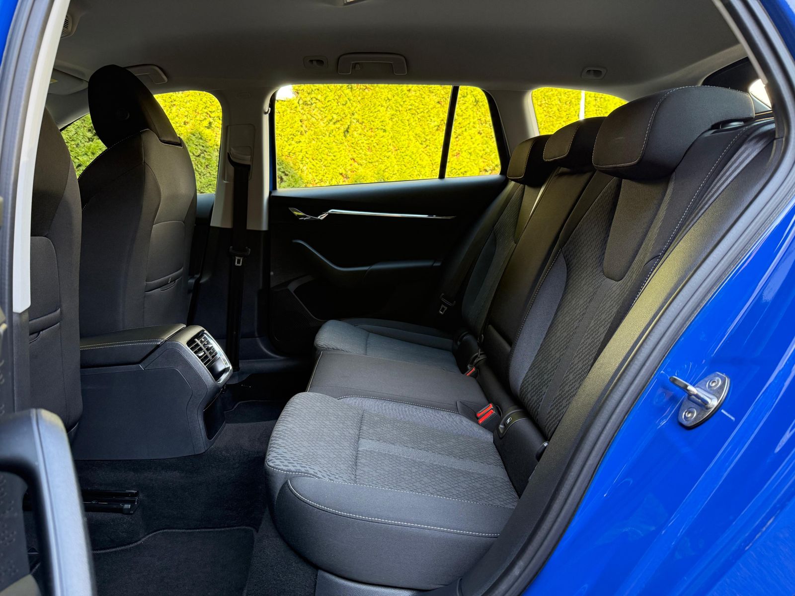 Fahrzeugabbildung SKODA Octavia 2.0 TDI DSG Style LED+KAM+SHZ+AMBI+CARPL