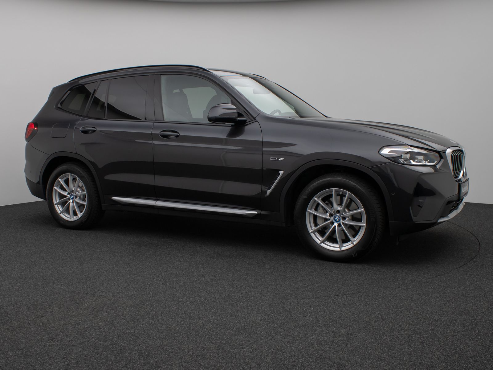 Fahrzeugabbildung BMW X3 xD30e Kamera HUD Lenkrhzg Stop&Go AHK Sport