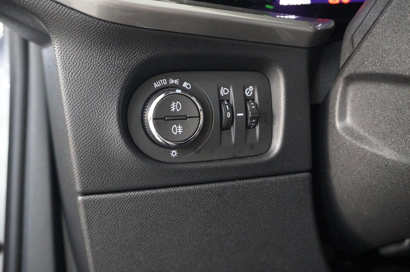 Fahrzeugabbildung Opel Mokka 1.2T ULTIMATE NAVI/LED/KAMERA/SPORT/SH/DAB