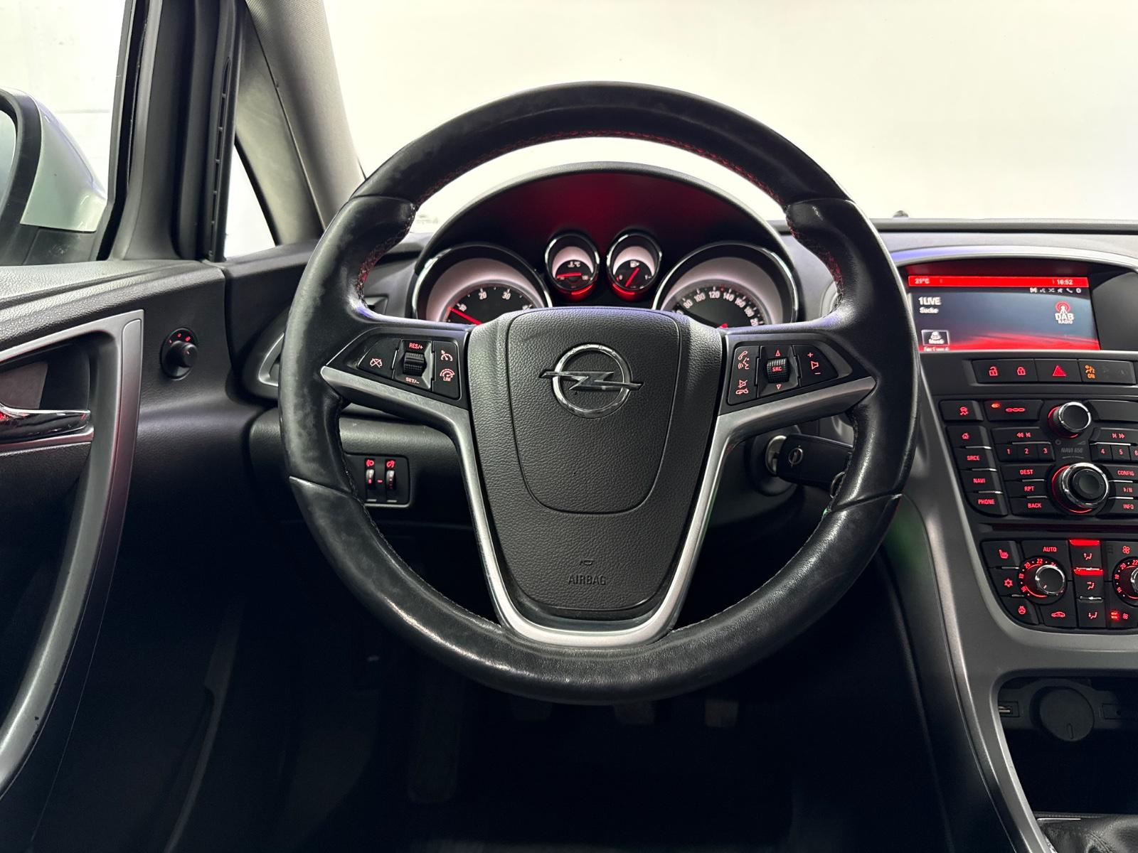 Opel Astra 2014 — photo 27