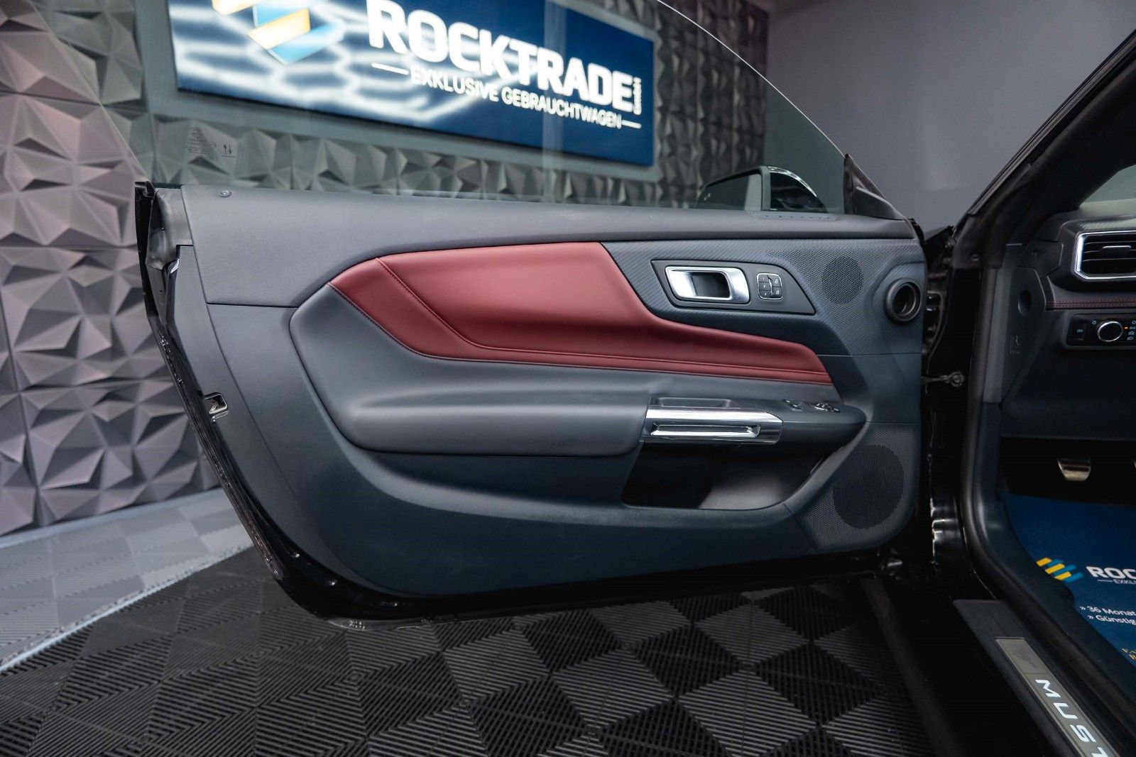 Fahrzeugabbildung Ford Mustang Fastback 5.0 Ti-VCT V8 Dark Horse 6-Gang