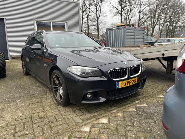 BMW 520 5-serie Touring 520i High Executive motor is