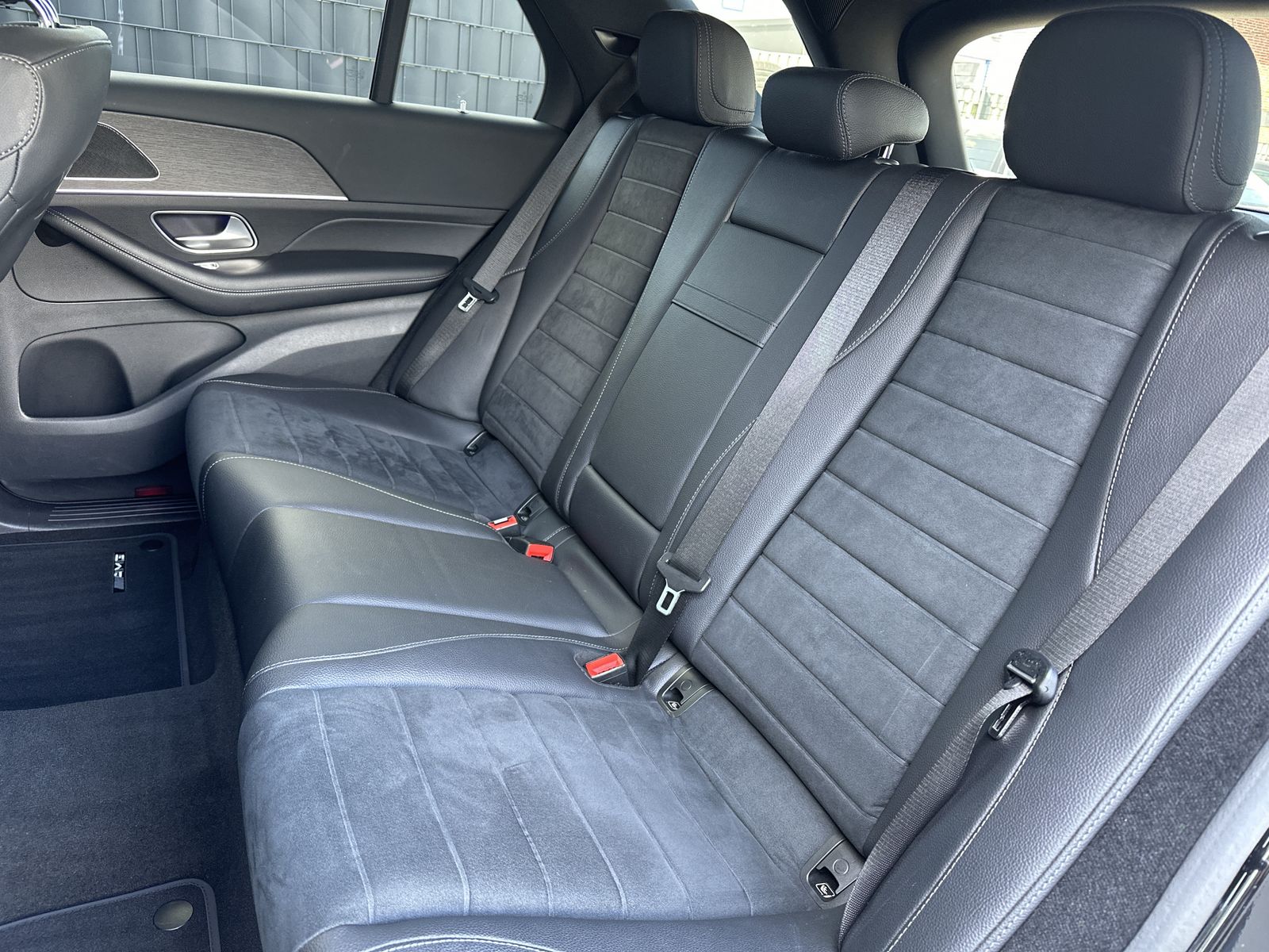 Fahrzeugabbildung Mercedes-Benz GLE 350de 4M AMG-Line NAV+LED+AHK+360°+21ZO+1HD