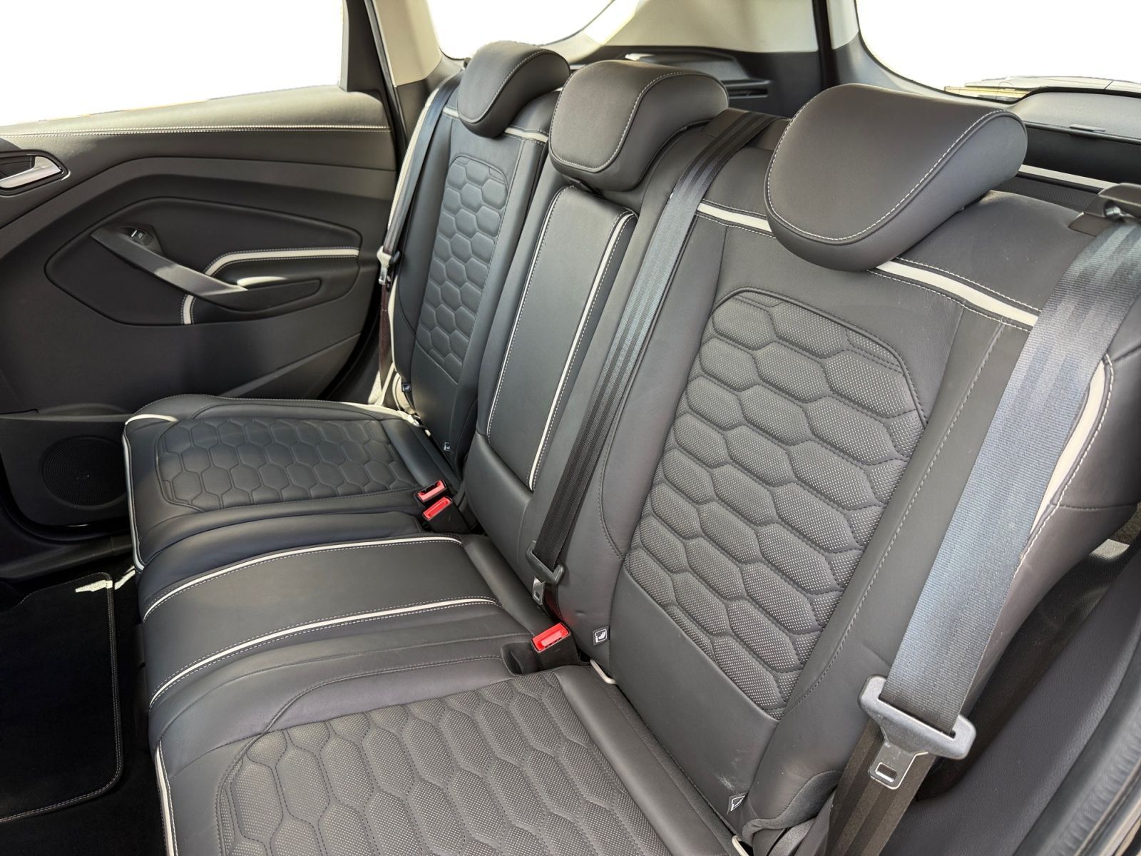 Fahrzeugabbildung Ford Kuga 1.5 EcoBoost Vignale 4x4 OPF RFK AHK