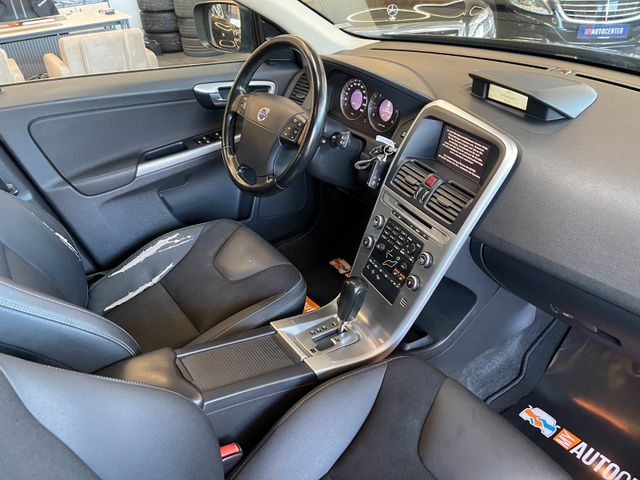 Volvo XC60 Momentum AWD *BI-XENON*PANO*NAVI*PDC*AHK*