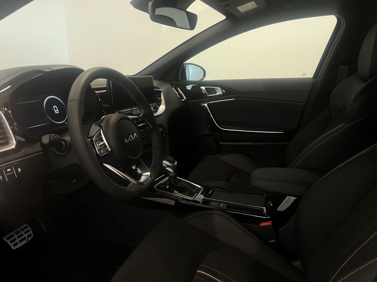 Fahrzeugabbildung Kia Ceed 1.5 GT-Line MEMORY VerkehrszeichenERK LED
