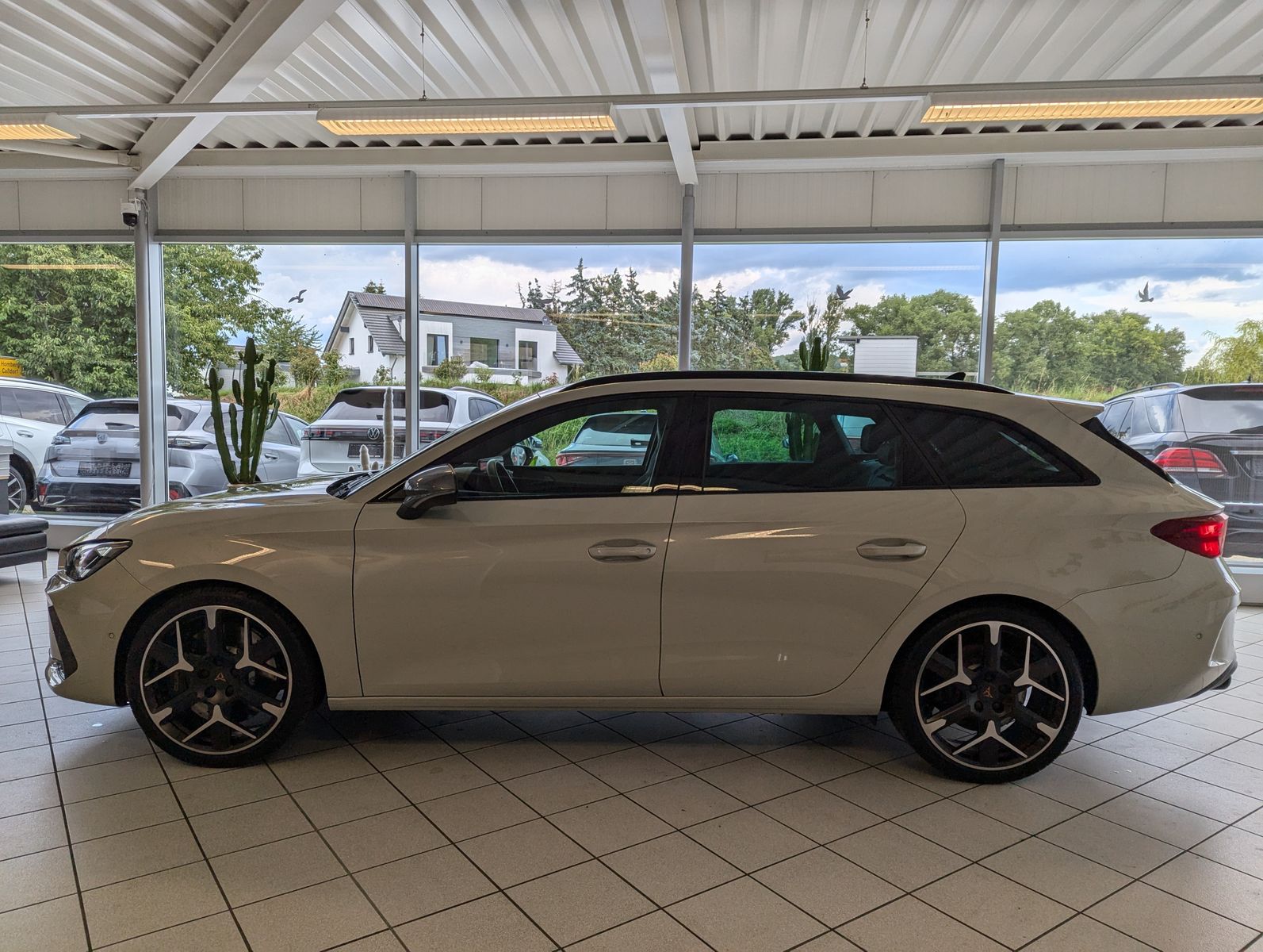 CUPRA Leon 2.0 TSI 4D VZ Matrix Pano Sennheiser AHK 19 - Image 4