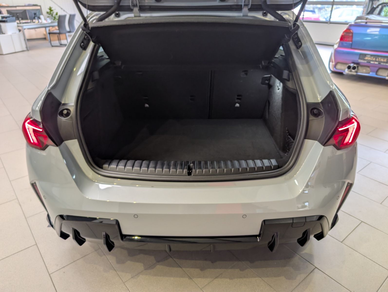 Fahrzeugabbildung BMW 118 d M-Sport Premium Shadow Cam Pano Alcan 18"