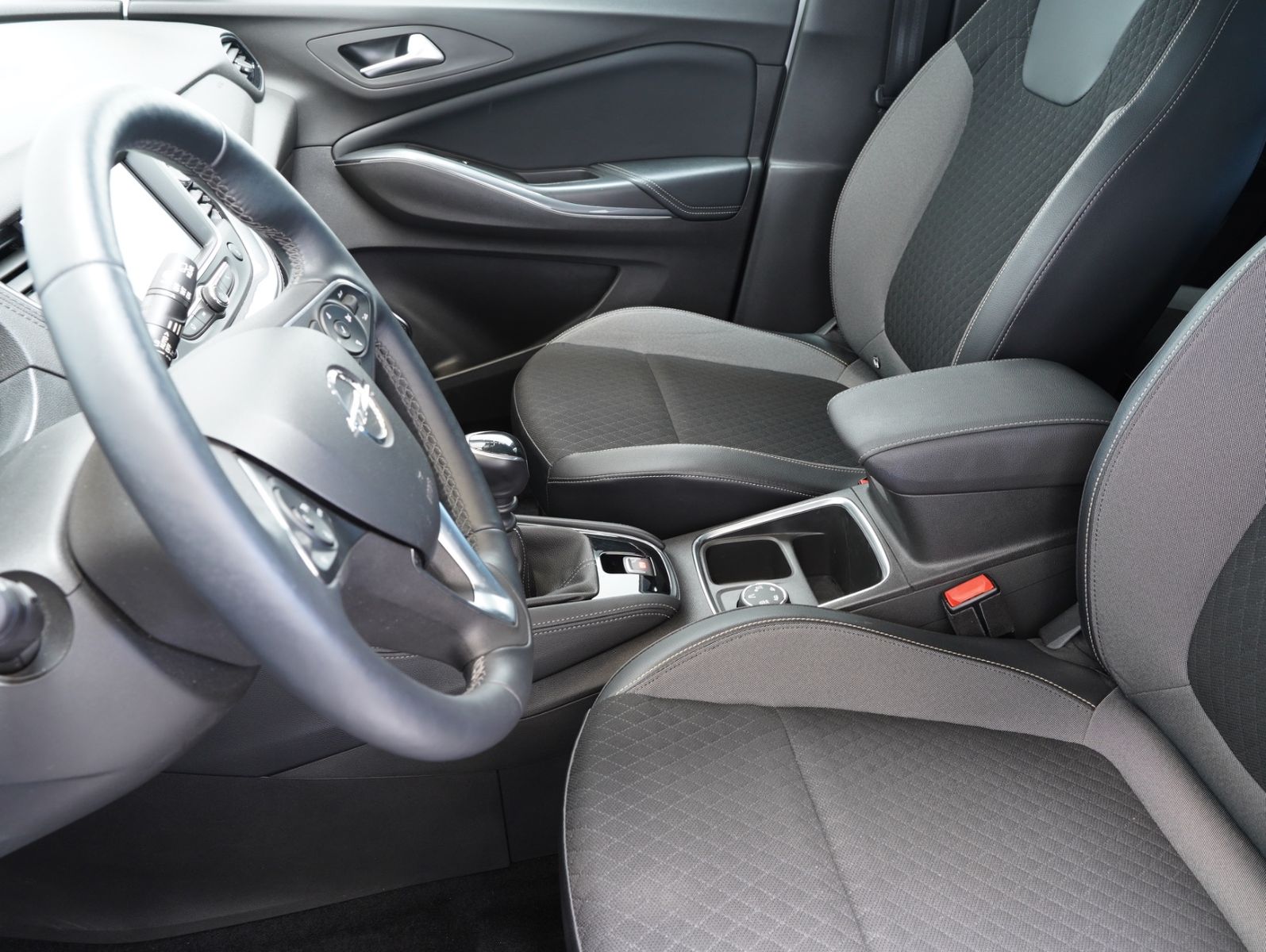Fahrzeugabbildung Opel Grandland (X) 1.2 Turbo Innovation CARPLAY/AHK