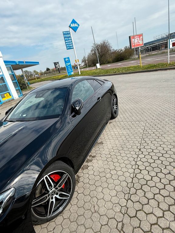 Image of Mercedes-Benz E 220