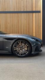 2019 Aston Martin DBS — миниатюра 14