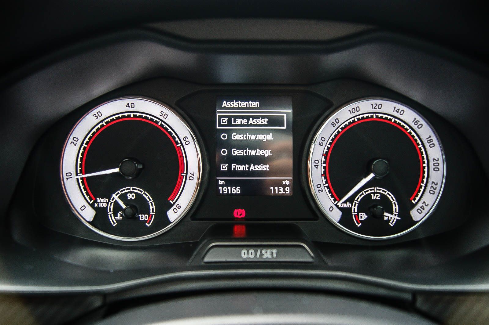Fahrzeugabbildung SKODA Kamiq 10TSI Monte Carlo PANORAMA LED ANHÄNGERKPG