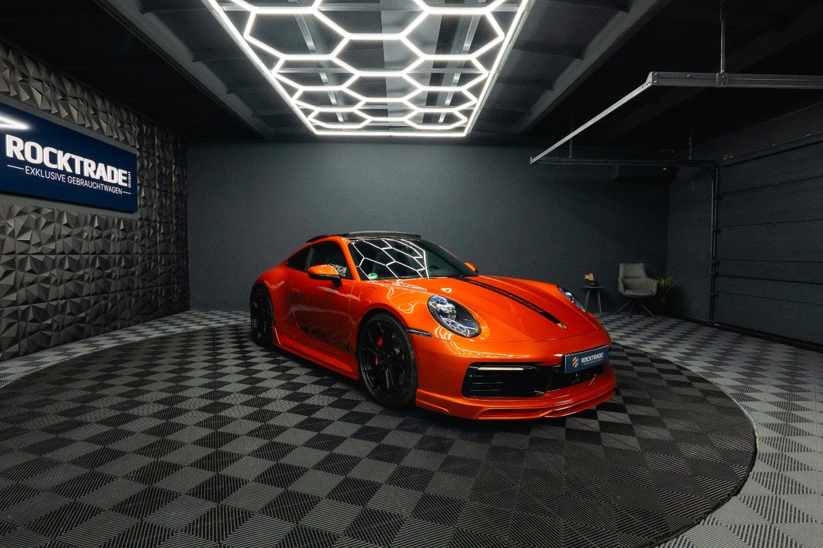 Fahrzeugabbildung Porsche 992 911 Carrera 4 S TECHART AKRAPOVIC 111 Punkte